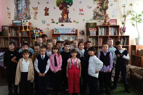 Непоседа, невеличка - желтогрудая синичка